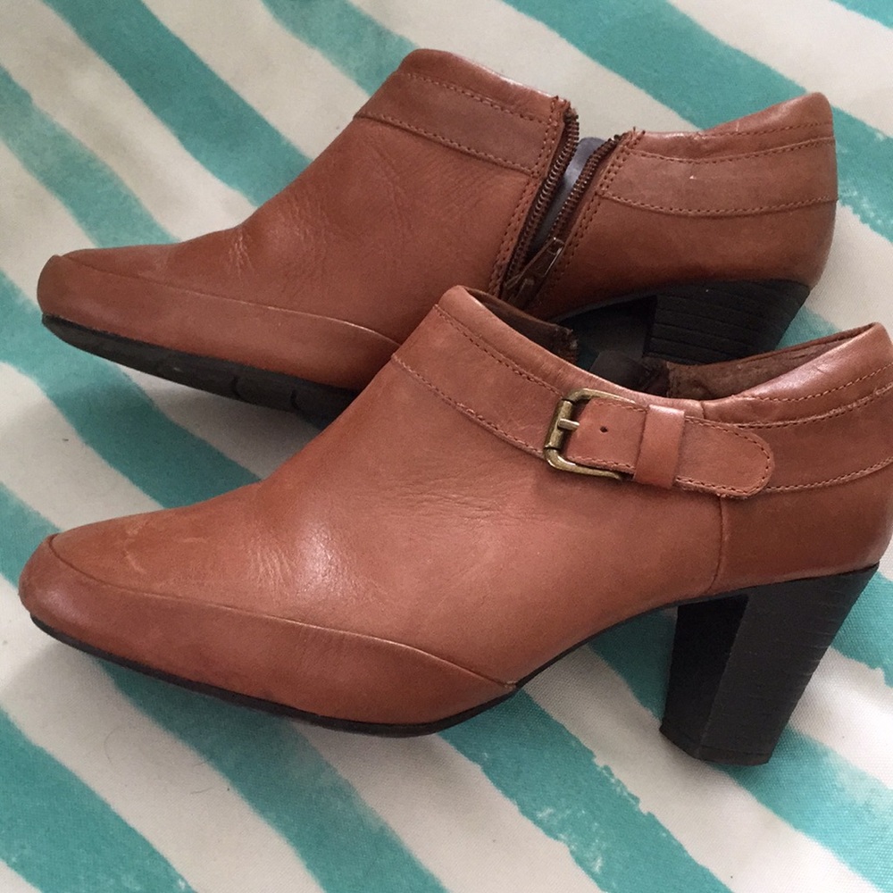 Like new Clark’s booties. Size 8 1/2.